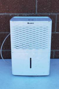 lot 17 image: Dehumidifier 30 Pints  Day