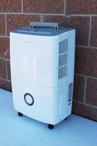 lot 18 image: Dehumidifier Frigidaire 70 Pints  Day