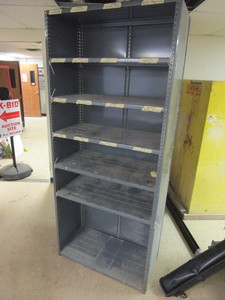 lot 402 image: METAL SHELF UNIT