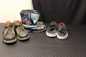 Boys size 12, Paw Patrol snowboots,...