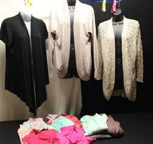 Ladies XL, 8 tops, 6 sweatervests...