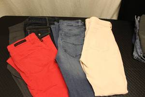 Jrs size 4, 4 jeans, 1 dress...
