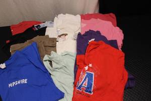11 T-shirts 1 sweatshirt size L...