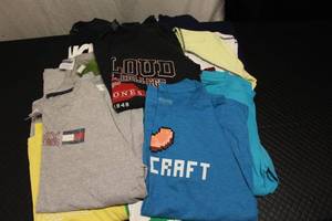 14 T-shirts mostly size M...
