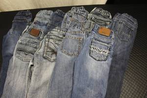 Boys 4T 10 pair jeans with adjustab...