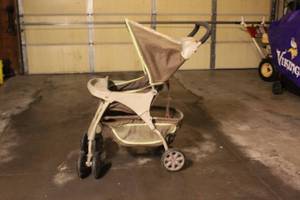 Baby stroller. Needs a good cleanin...