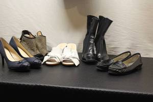 size 7.5, 5 pair of footwear Michae...