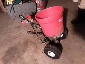 Pull Behind Fertilizer Spreader
