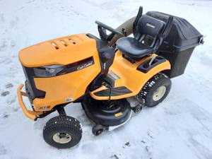 Cub Cadet 42 XT2 Riding Lawn Mower With Bagger