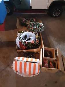 Christmas Wreaths, Lights & Gift Bags