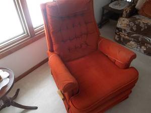 lot 3 image: Vintage Pontiac Recliner