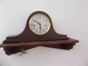 lot 11 image: Sligh Mantle Clock With Key & Shelf 22 Long