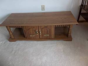 lot 12 image: Coffee Table With 2-Door Storage 20x50x15T