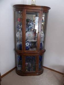 lot 13 image: Light 2 Piece Curved Glass Curio Cabinet (NO CONTENTS)