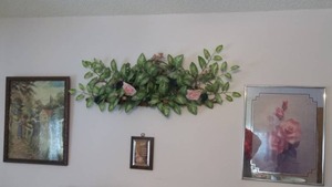 lot 40 image: Wall Decor