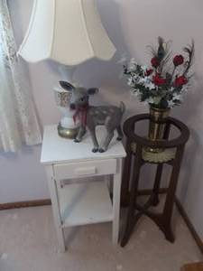 lot 44 image: Side Table, Lamp & Misc