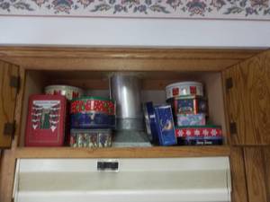 lot 69 image: Cupboard Full Of Assorted Tins