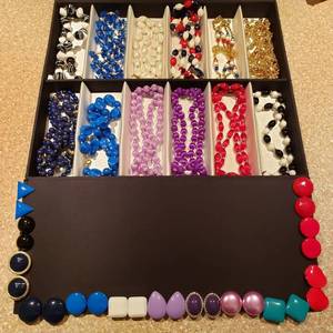 lot 101 image: 13 Vintage Necklaces & 13 Pair Of Clip On Earrings
