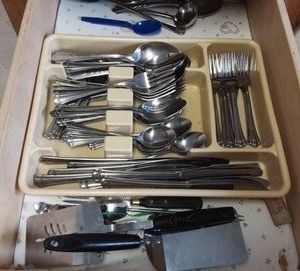 lot 86 image: Flatware