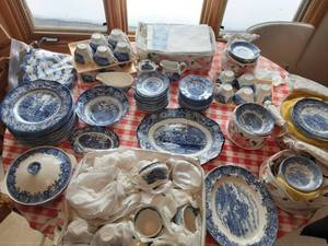 lot 92 image: Liberty Blue Independence Hall Service For 16 And Serving Pieces. English Village Olde Staffordshire Service For 8 Serving Pieces