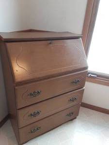 lot 138 image: 3-Drawer Secretary Desk 29x17x40