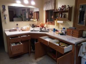 lot 174 image: Contents Of Lower Level Kitchen Corner