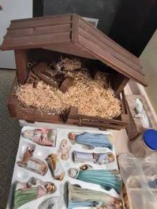 lot 176 image: Porcelain Nativity Set