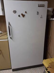 lot 180 image: Gibson Freezer Locking