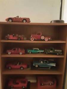 lot 185 image: Shelf  Collectible Cars