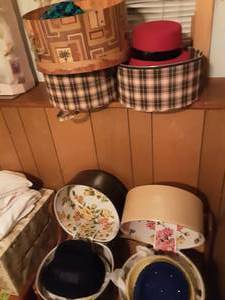 lot 191 image: Hats & Hat Boxes