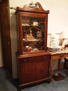 lot 197 image: Hutch With Key (No Contents)