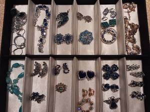 lot 107 image: Lot Of Blue Rhinestone Jewelry