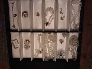 lot 119 image: Vintage Glass Bead Jewelry