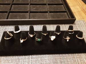 lot 122 image: 11-Rings (Not The Organizer)