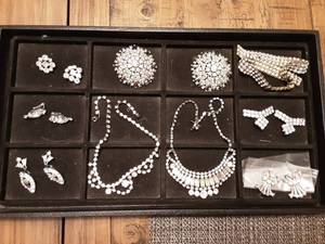 lot 127 image: Lot Of Rhinestone Jewelry