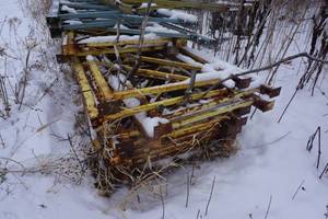 Large Lot of Pallet Racking With Uprights, Load Beams, and Mesh Load Supports