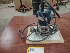 lot 17 image: Bosch 1604A Router...
