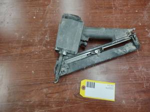 lot 29 image: Senco Air Nailer...