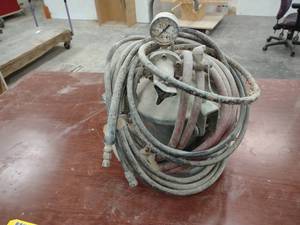 lot 139 image: Devilbiss Paint Pot...