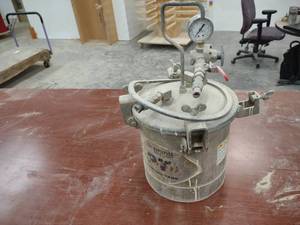lot 140 image: Devilbiss Paint Pot...