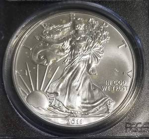 lot 01 image: 2011(W) AMERICAN SILVER EAGLE 1 TROY OZ. .999 FINE SILVER MS69 PCGS