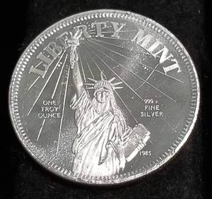 lot 16 image: 1 TROY OZ. .999 FINE SILVER LIBERTY ROUND