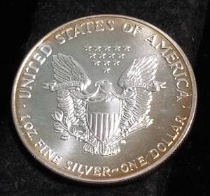 lot 39 image: 1991 AMERICAN SILVER EAGLE 1 TROY OZ. .999 FINE SILVER DOLLAR TONED