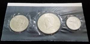 lot 02-A image: 1976 BICENTENNIAL US MINT SILVER COIN SET (3 COINS)