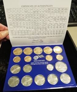 lot 18-A image: 2009 P-D US MINT SET IN ORIGINAL PACKAGING
