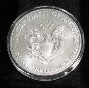 lot 07-A image: 2021 AMERICAN SILVER EAGLE 1 TROY OZ. .999 FINE SILVER IN AIRTITE