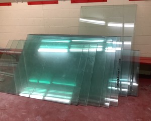lot 6 image: Large Quantity of Tempered Ice Rink Glass, Dividers, Hardware