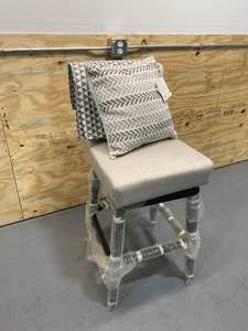 lot 12 image: Kitchen Swivel Bar Stool with Pillow