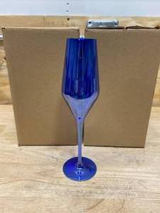 lot 38 image: Lot of 8 Champagne Glasses