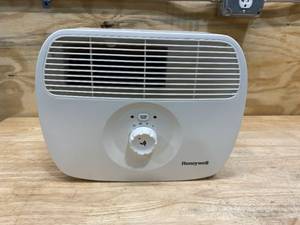 lot 46 image: HONEYWELL HEPA-Type Tabletop Air Purifier